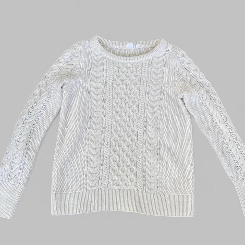 White Gap cable knit sweater! 🤍